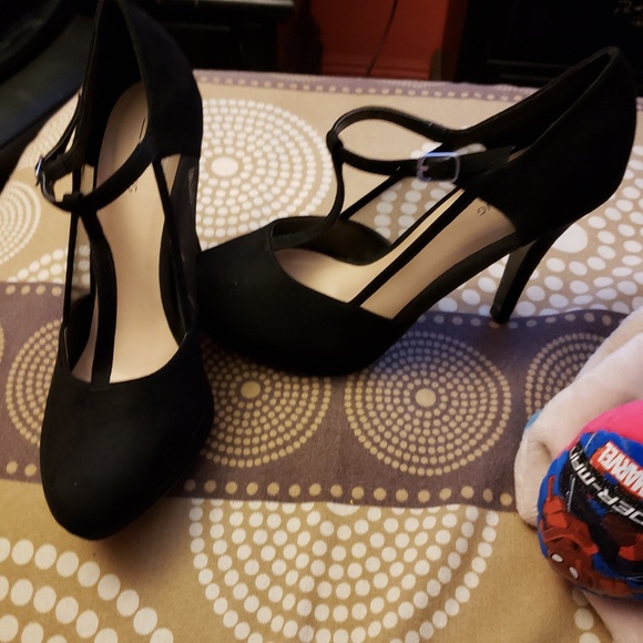 Heels - Picture 4 of 4